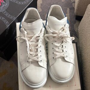 Alexander McQueen Men's White Sneakers with Blue Heel